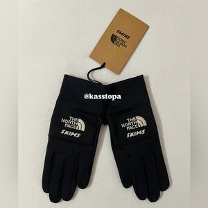 SKIMS x TNF The North Face Winter Gloves Glove Black Onyx